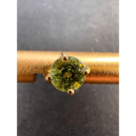 14k gold 4.5mm mint peridot stud earrings - Picture 11 of 11